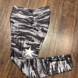 Pixielane Gray Camo Star Leggings woman’s XL